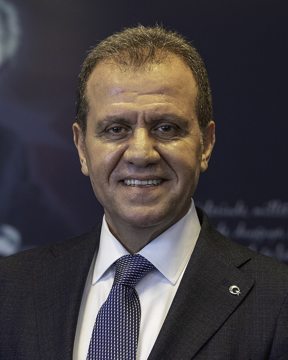 Vahap Seçer portresi